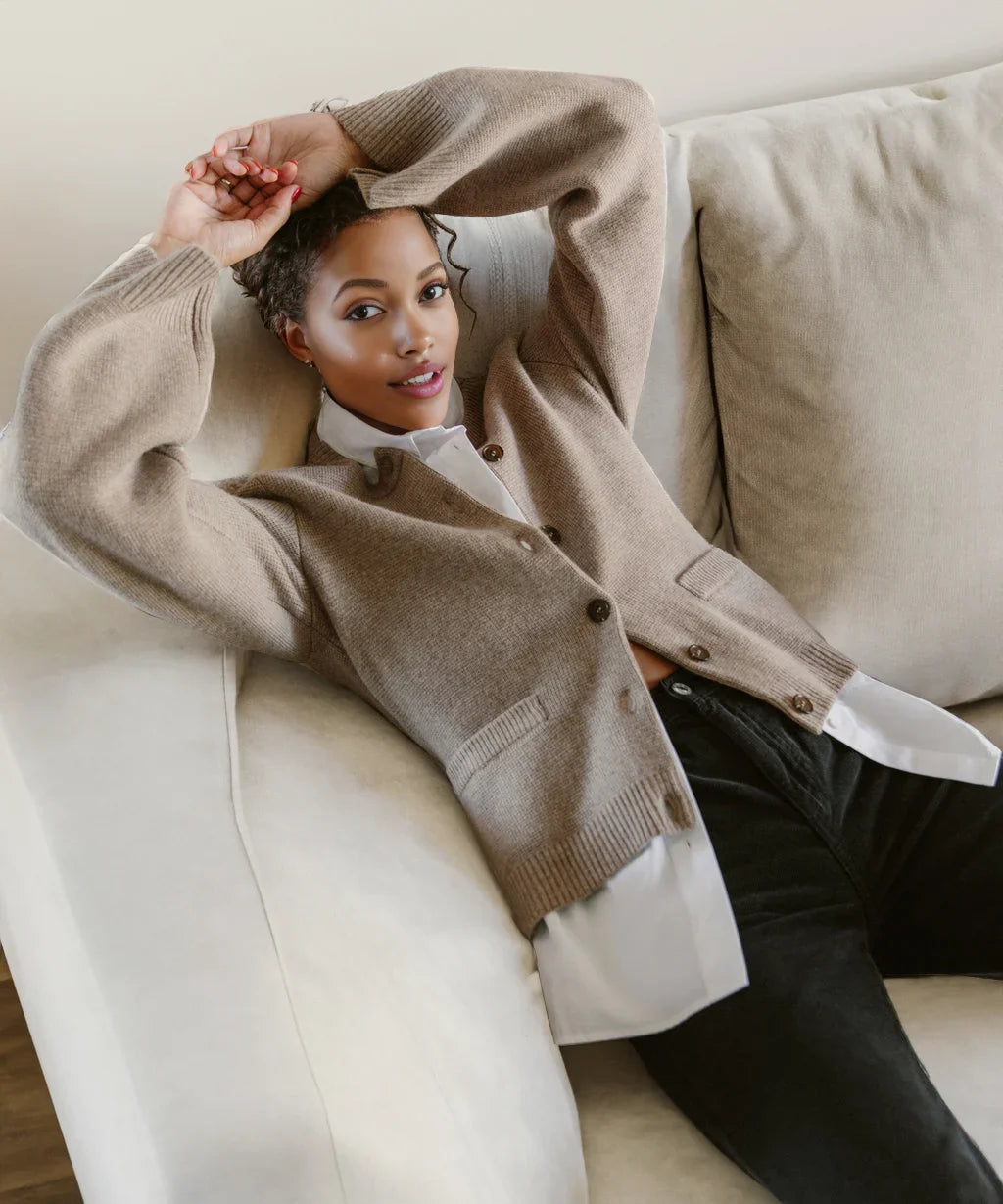 Women's Elegant Button Cardigan with Round Neck and Slim Fit Cut
