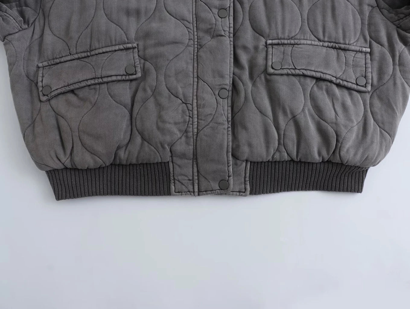 Women's Oversized Quilted Bomber Jacket with Snap Buttons and Pockets
