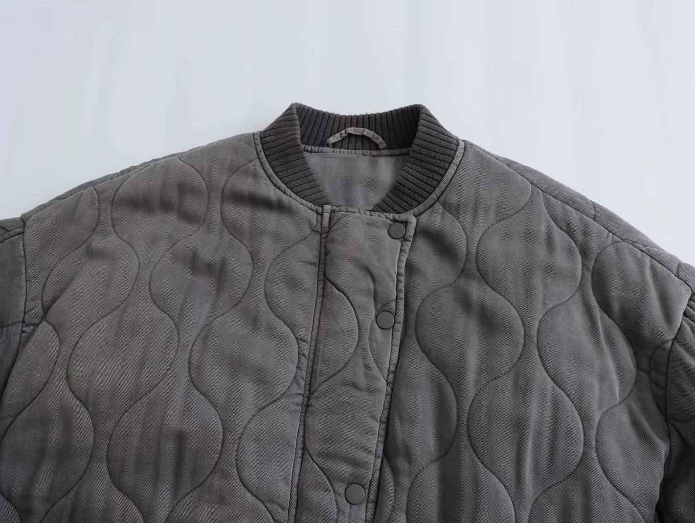 Women's Oversized Quilted Bomber Jacket with Snap Buttons and Pockets