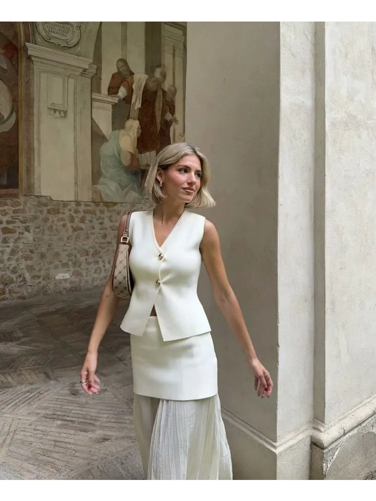 Women's Button-Front Knitted Vest Top with Sleeveless Design