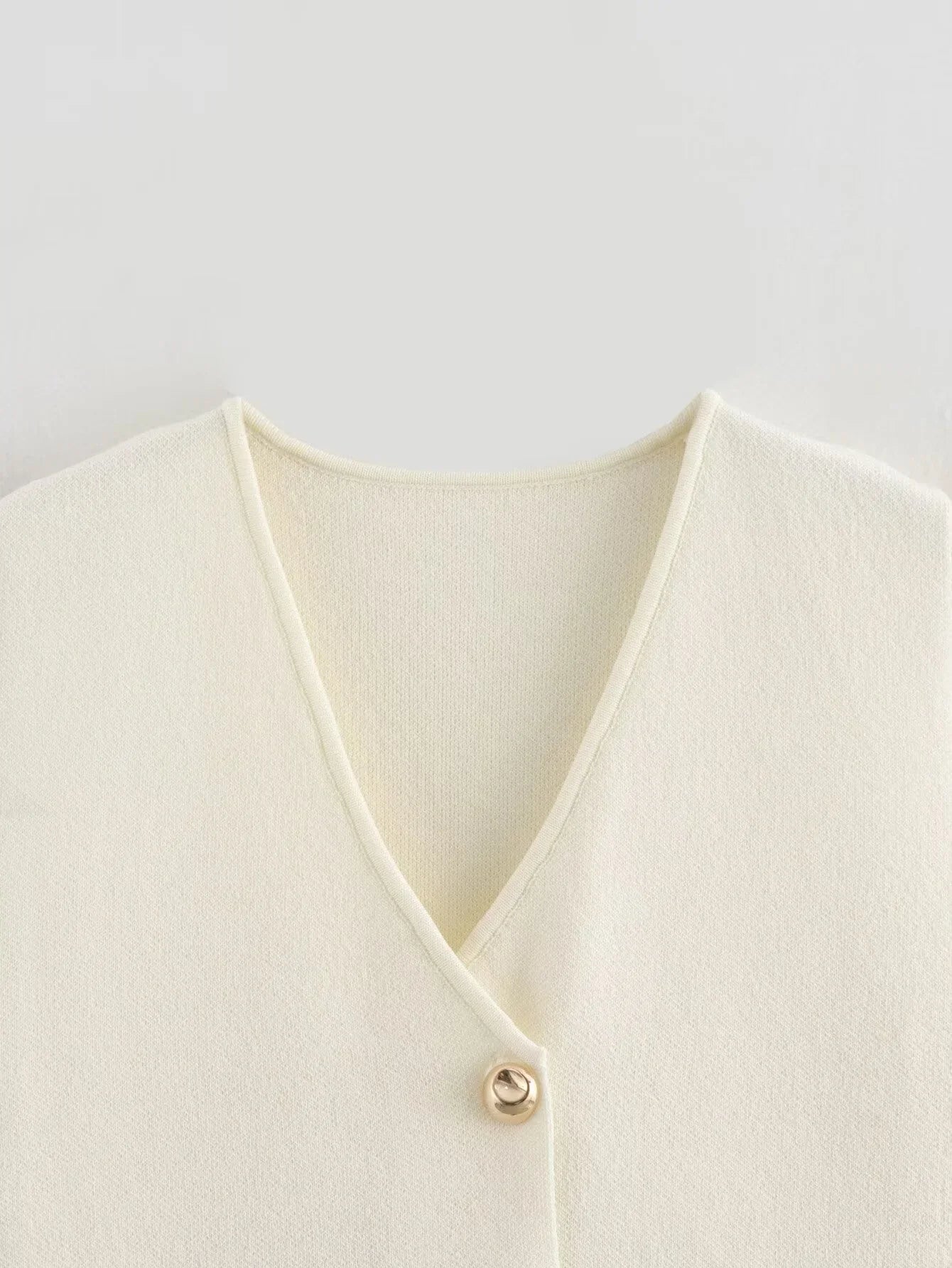 Women's Button-Front Knitted Vest Top with Sleeveless Design