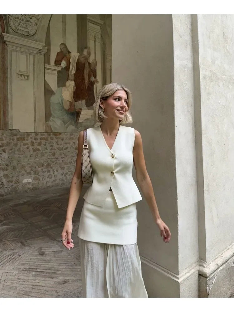 Women's Button-Front Knitted Vest Top with Sleeveless Design