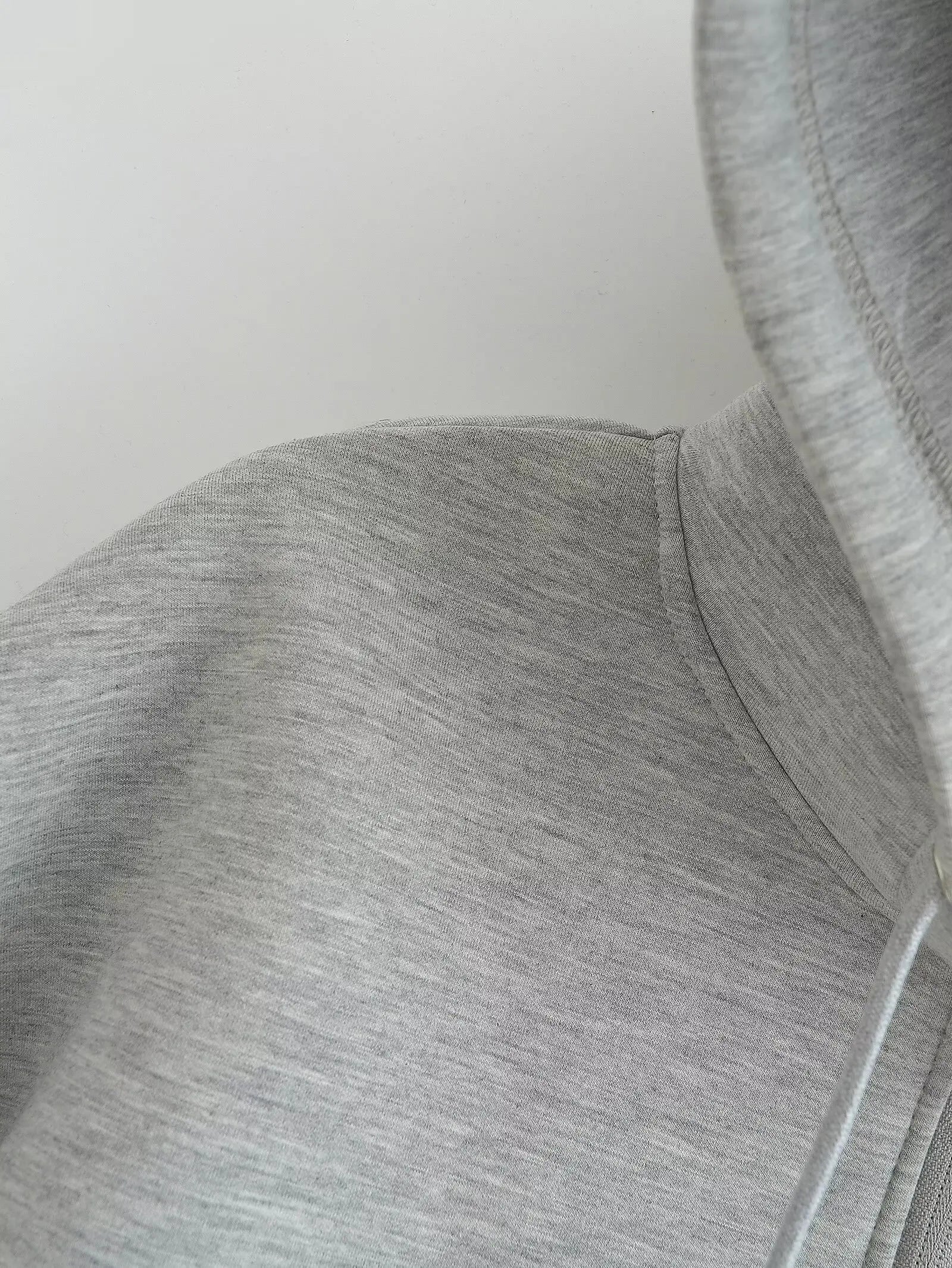 Women's Oversized Zip-Up Hoodie with Drawstring Hood and Pockets
