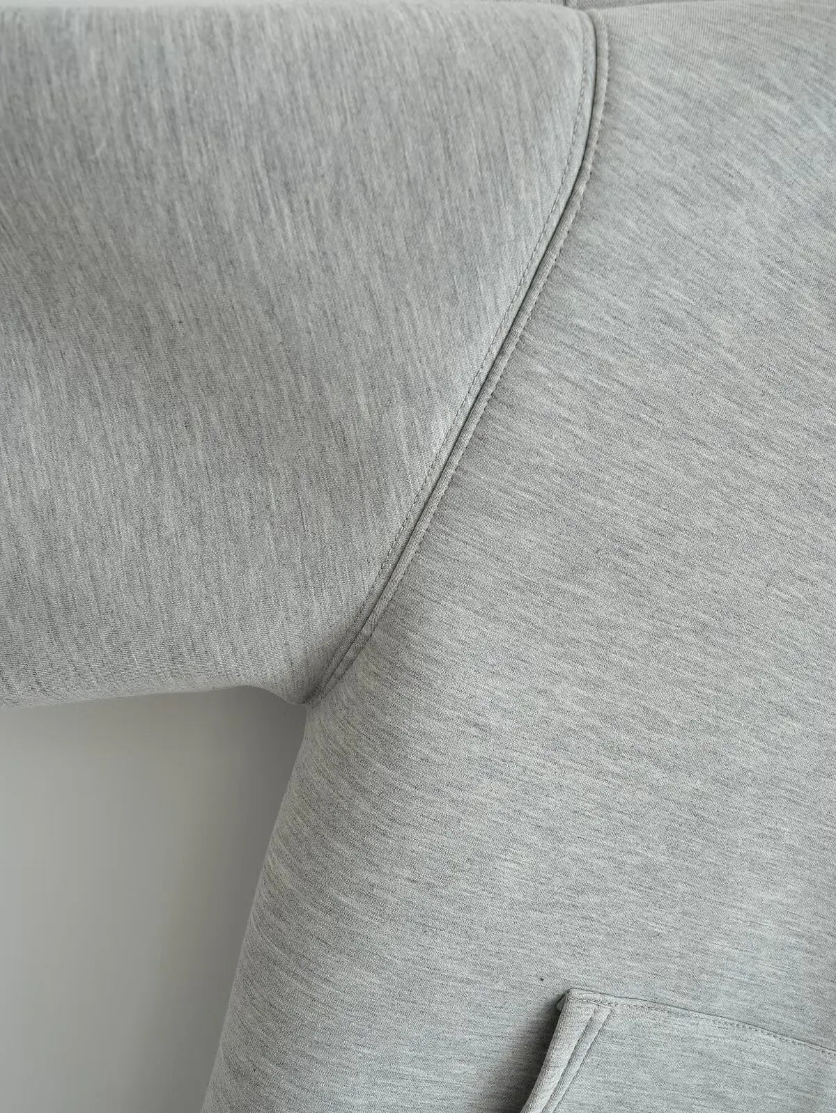 Women's Oversized Zip-Up Hoodie with Drawstring Hood and Pockets