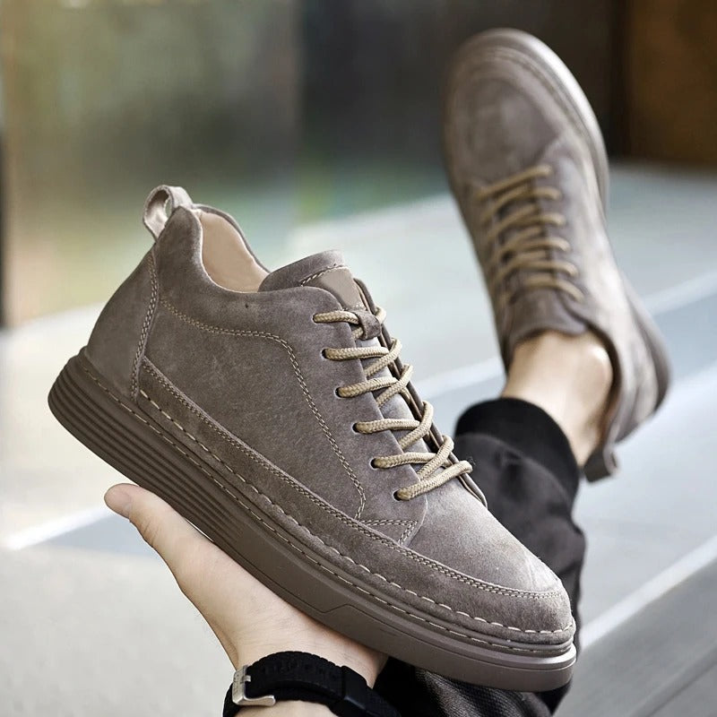 Men’s Casual Lace-Up Sneakers with Contrast Sole and Raised Stitching