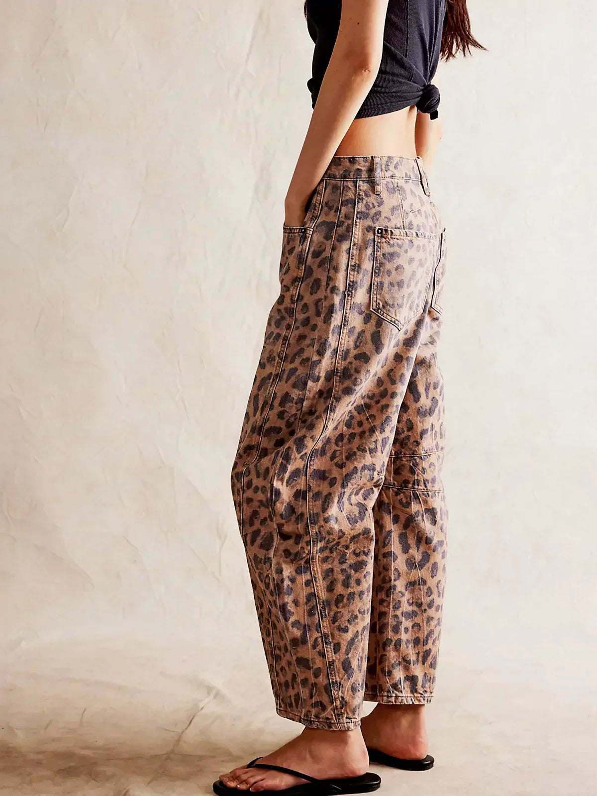 Women's leopard-print barrel jeans