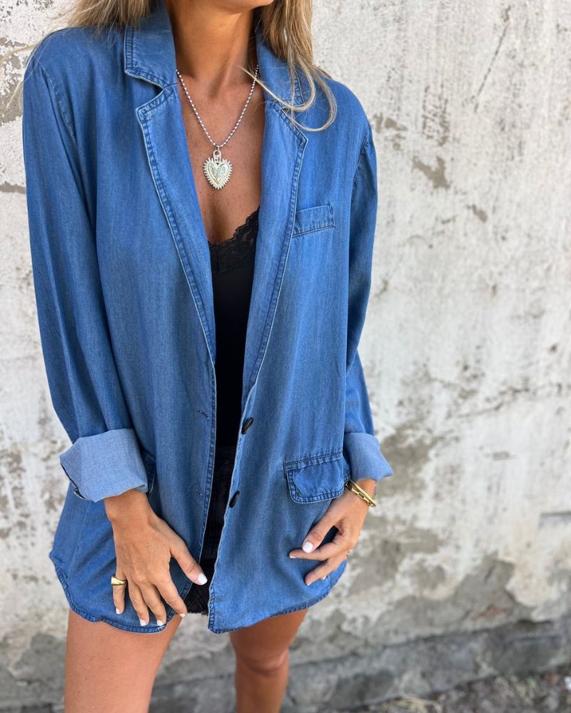 Women's Oversized Button-Up Jacket with Lapel Collar and Pockets