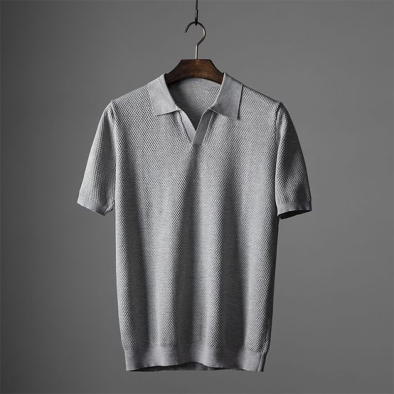 Men's V-neck polo shirt with short sleeves