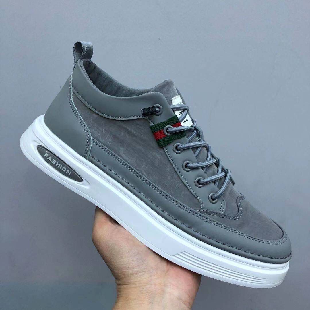 Men's Lace-Up Low-Top Sneakers with Padded Collar and Grip Sole