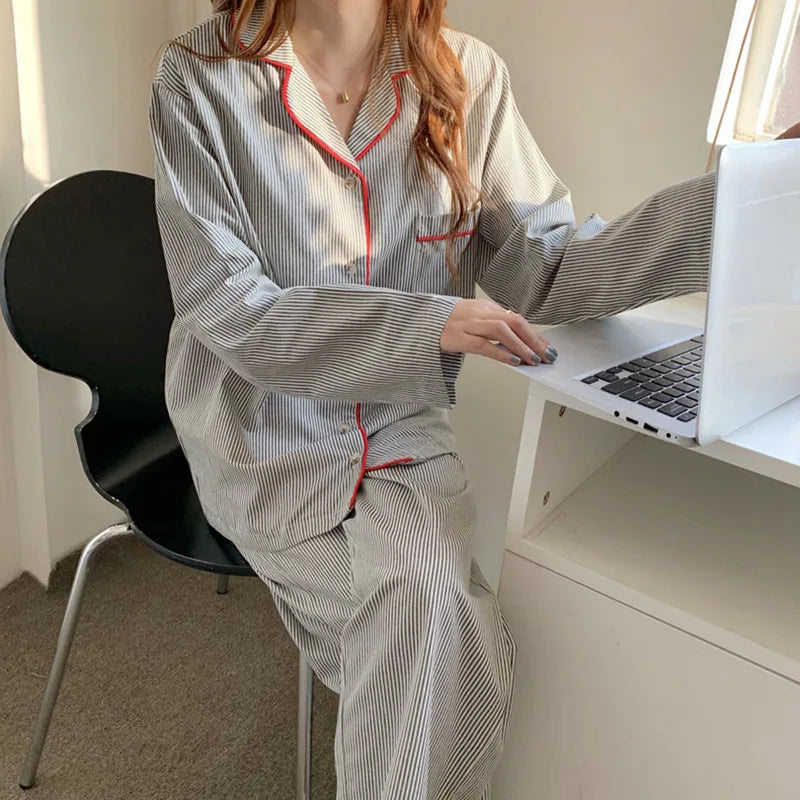 Women's 2-Piece Pyjama Set with Striped Button-Up Shirt and Trousers