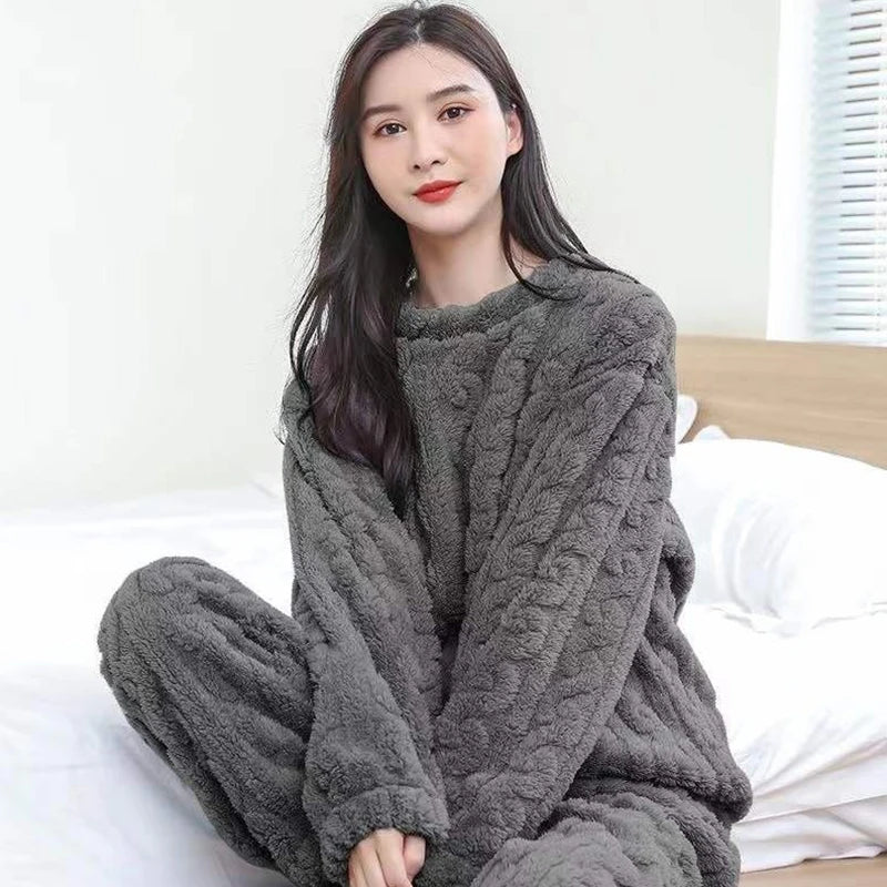 Women's 2-Piece Pyjama Set with Long Sleeve Top and Matching Pants