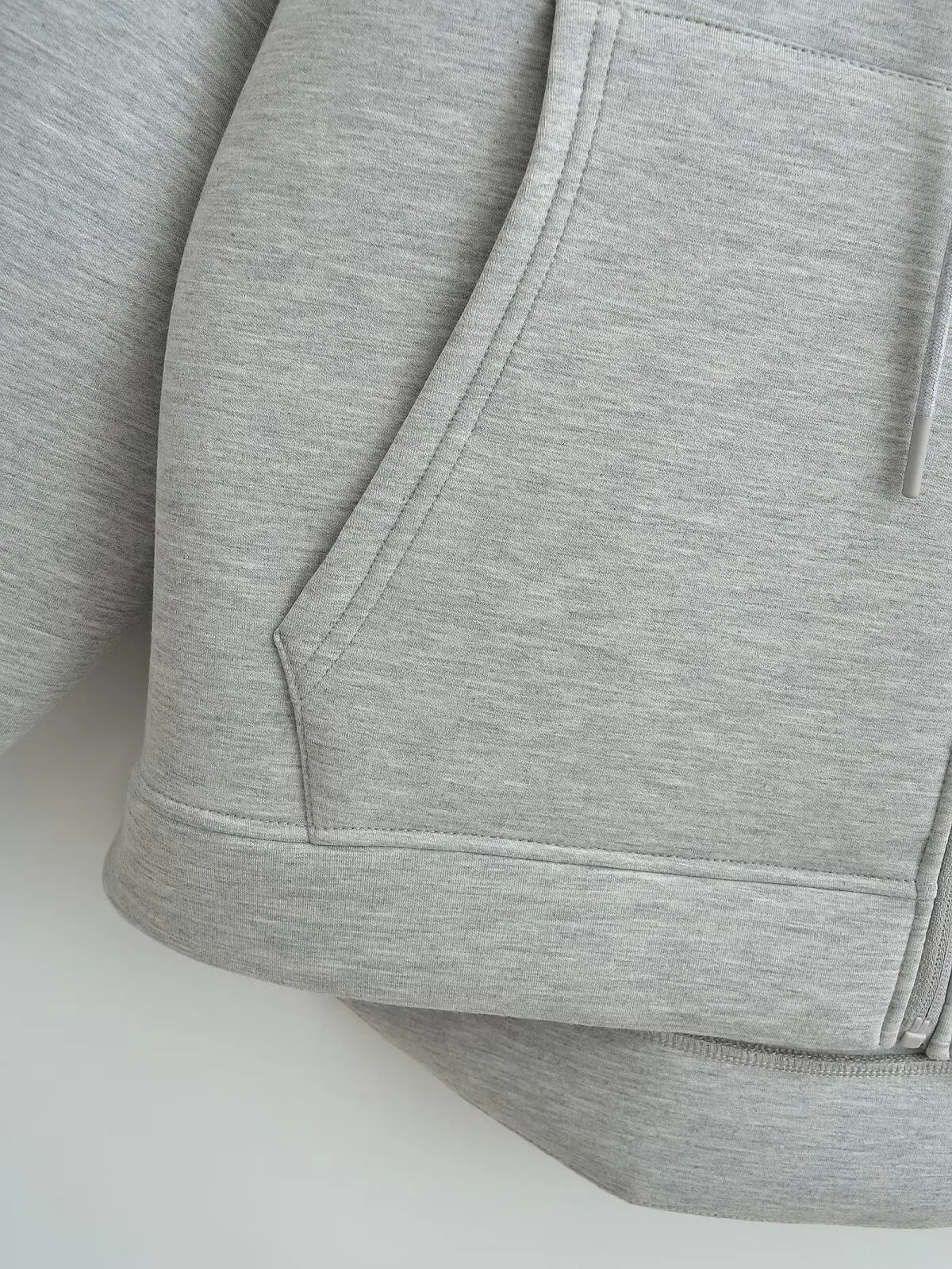 Women's Oversized Zip-Up Hoodie with Drawstring Hood and Pockets