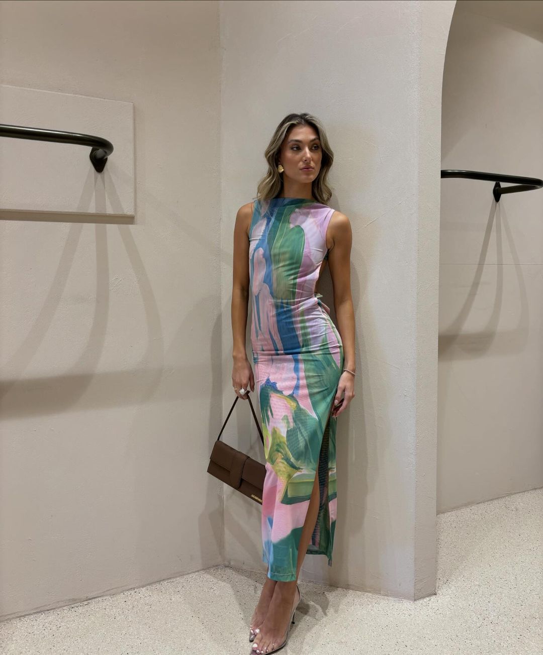 Women's Sleeveless Maxi Dress with Abstract Print and High Neckline