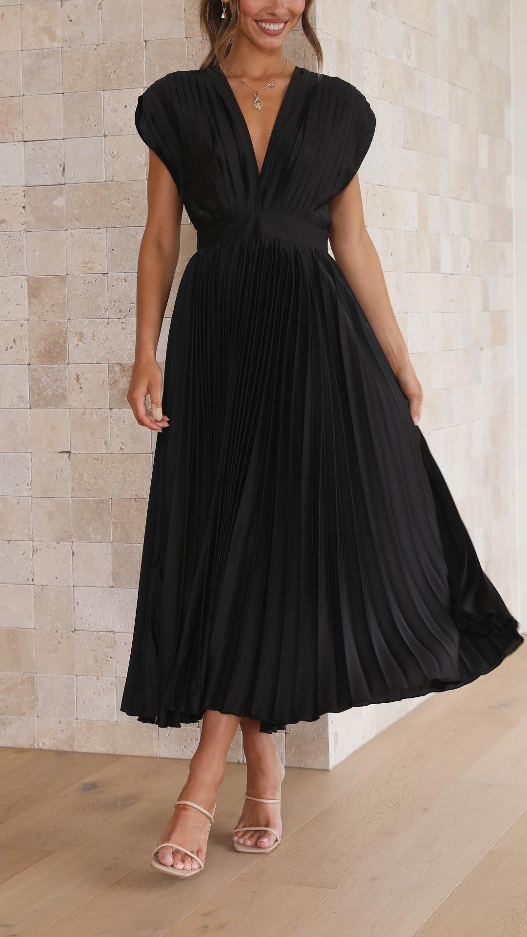 Women's Pleated V-Neck Maxi Dress
