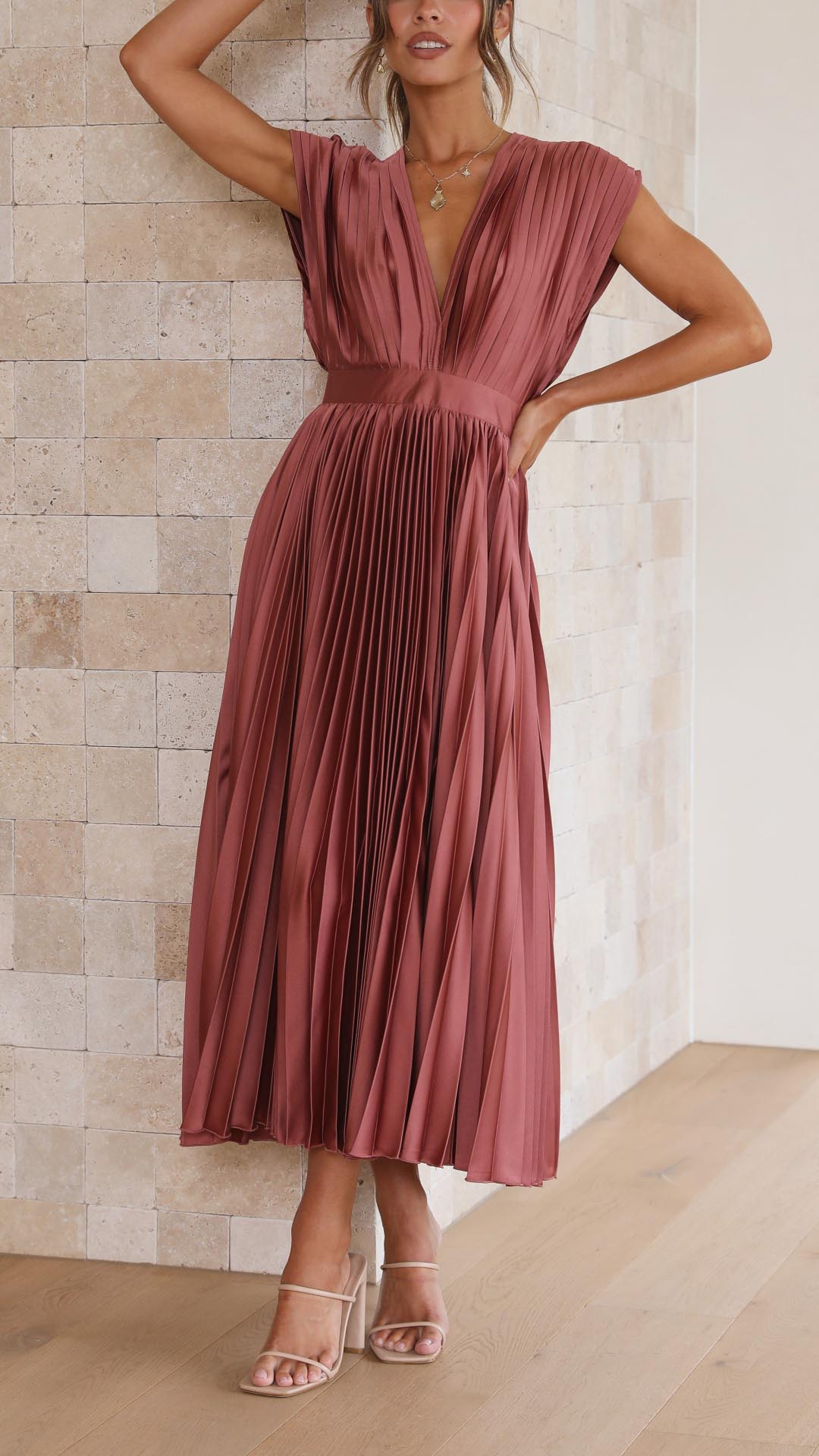 Women's Pleated V-Neck Maxi Dress